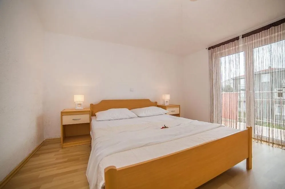 Apartment In Okrug Gornji With Sea View, Balcony, Air Conditioning, Wifi 5048-5 Trogir