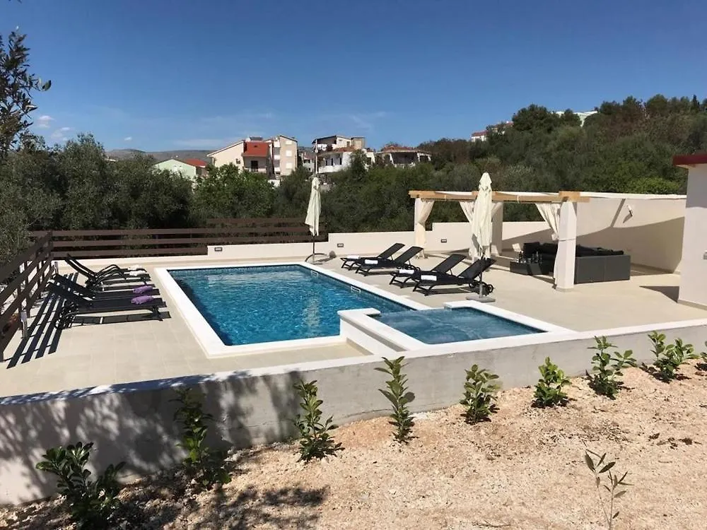 Apartment In Okrug Gornji With Sea View, Balcony, Air Conditioning, Wifi 5048-5 Trogir