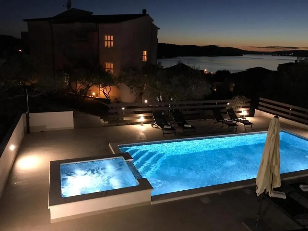 Apartment In Okrug Gornji With Sea View, Balcony, Air Conditioning, Wifi 5048-5 Trogir