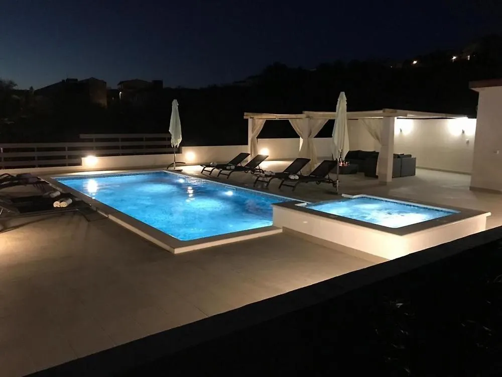 Apartment In Okrug Gornji With Sea View, Balcony, Air Conditioning, Wifi 5048-5 Trogir